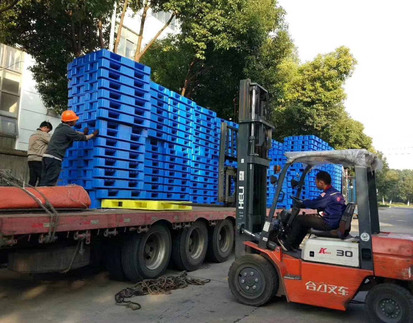 塑料托盤常用材質(zhì)有哪些？性能方面有何異同？